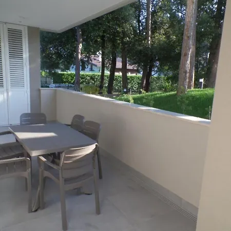 And Sunny With Balcony In شقة *