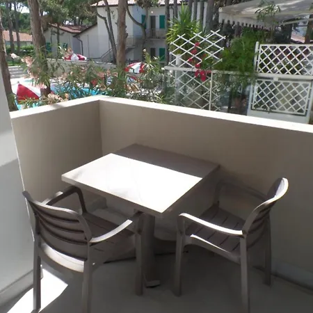 And Sunny With Balcony In بيبيوني