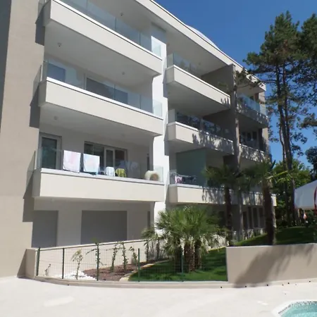 And Sunny With Balcony In بيبيوني